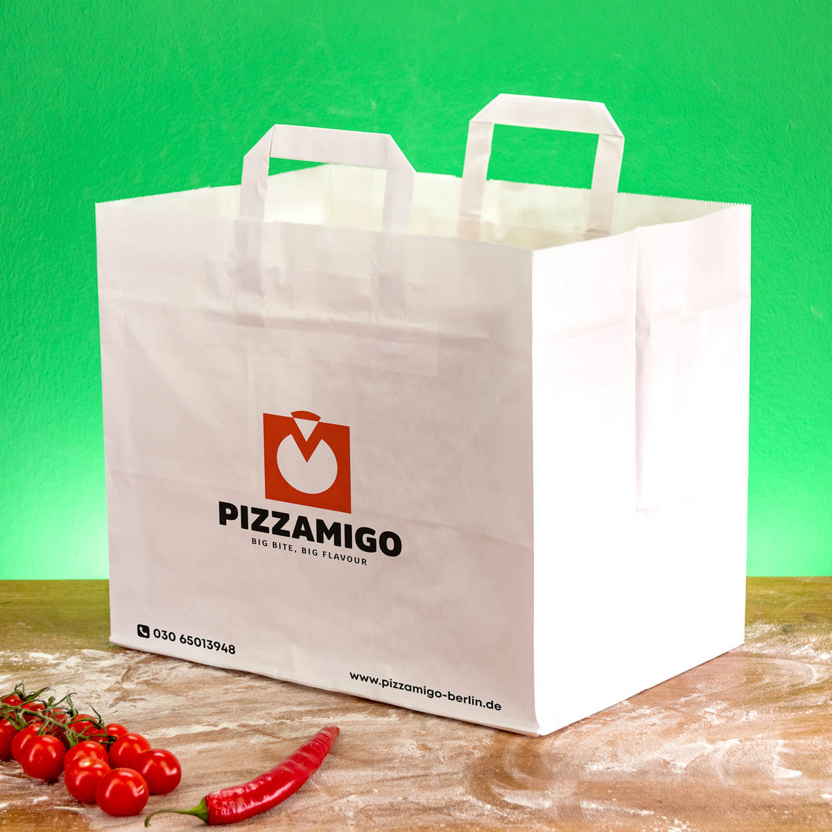 Braune PIZZAMIGO Burger-Verpackungen mit rotem und schwarzem Logo